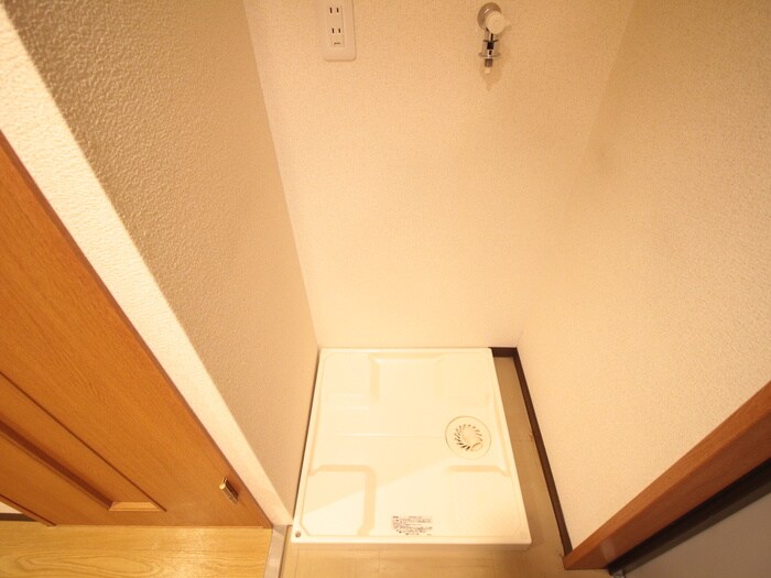 物件内観写真18　(洗濯機置場)