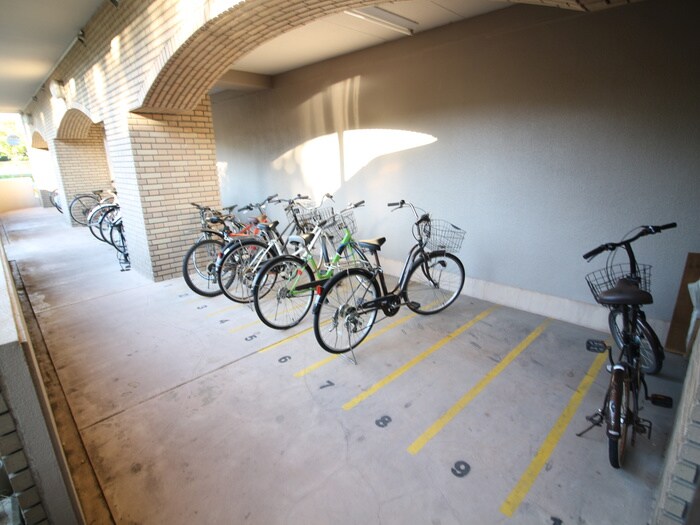 物件外観写真5　(駐輪場)