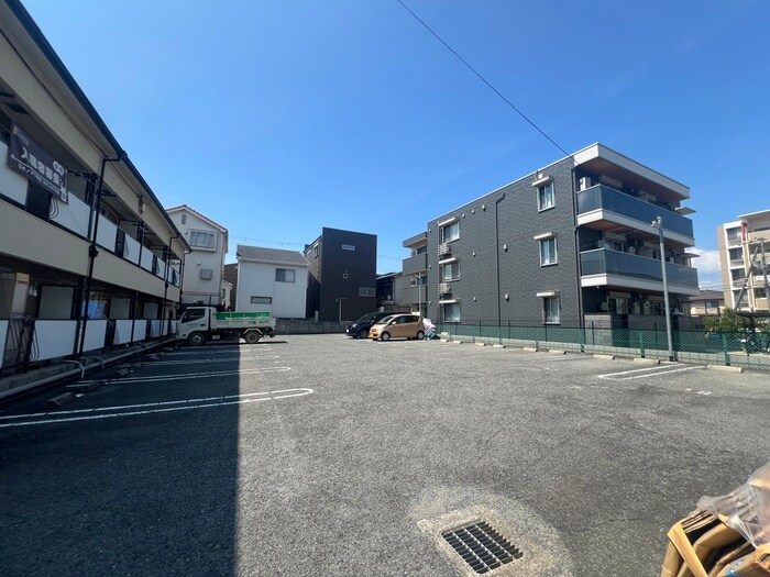物件外観写真3　(駐車場)