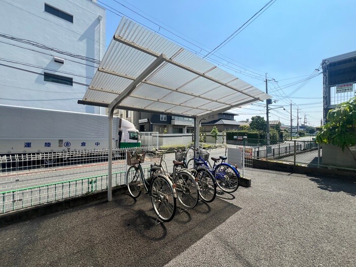 物件外観写真4　(駐輪場)