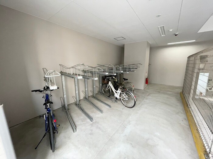 ｴｽﾃﾑｺｰﾄ神戸山手ｽﾃｰｼｮﾝﾃﾞｭｵの駐輪場