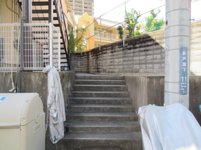 物件外観写真4　(エントランス部分)