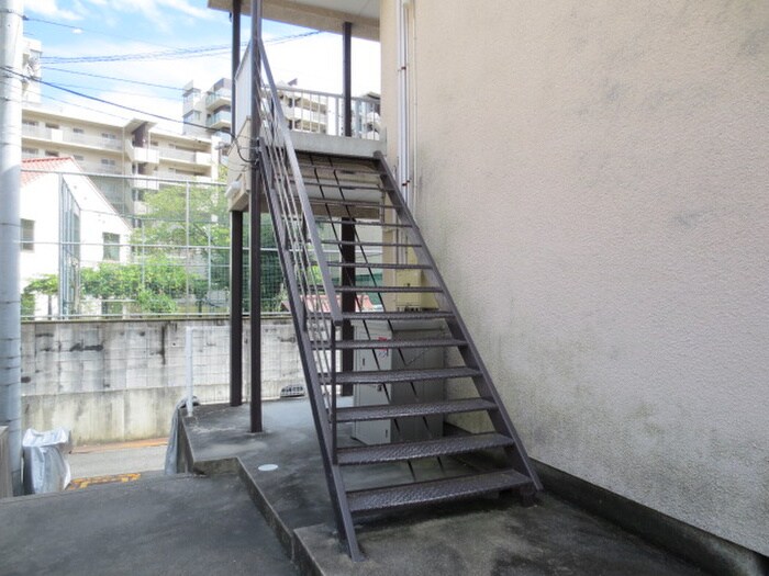 物件外観写真5　(エントランス部分)