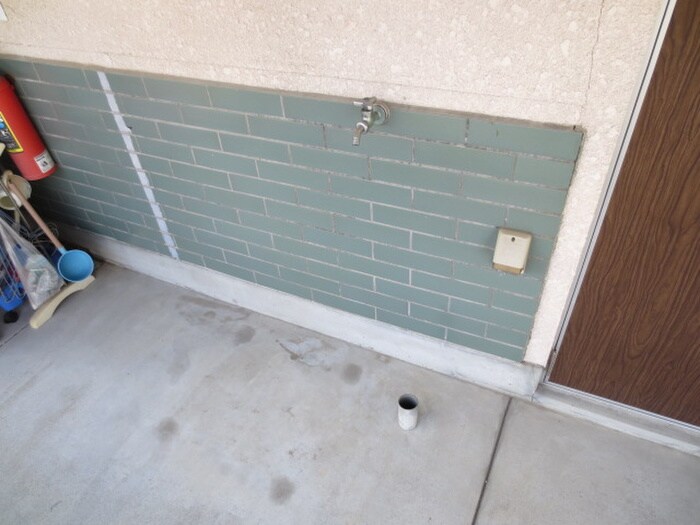 物件内観写真16　(洗濯機置場)