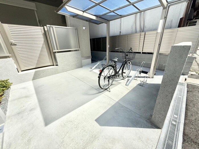 物件外観写真5　(駐輪場)
