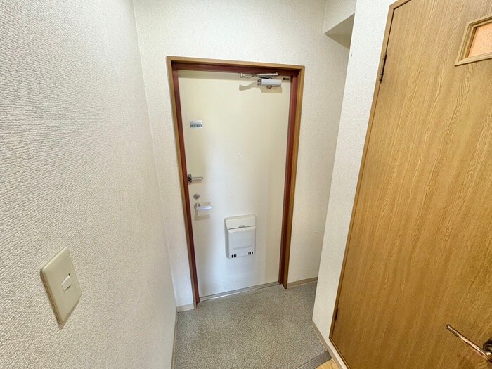 物件内観写真14　(玄関)