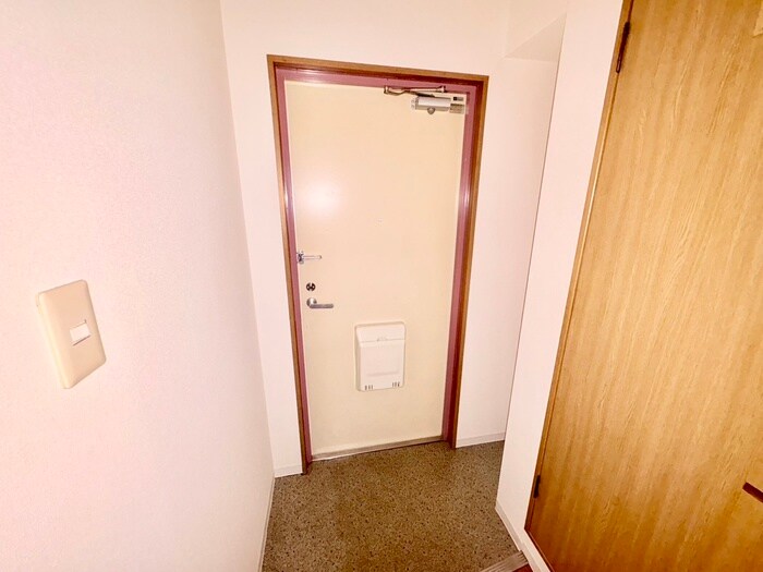 物件内観写真16　(玄関)
