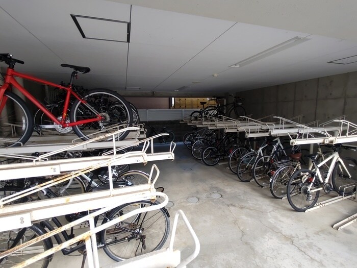 物件外観写真4　(駐輪場)