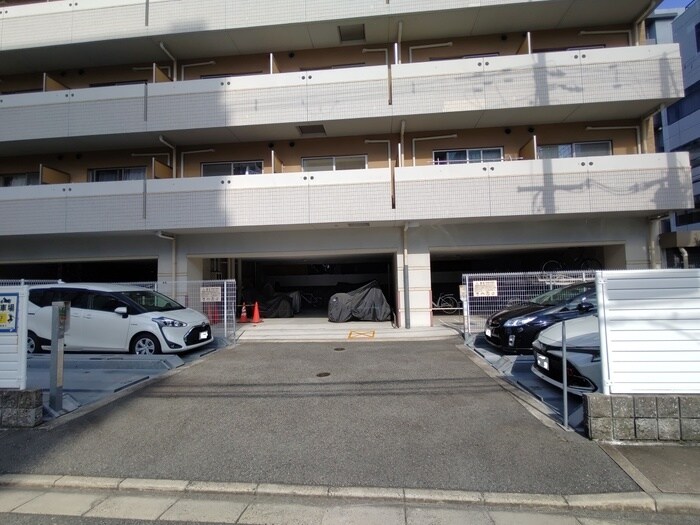 物件外観写真5　(駐車場)