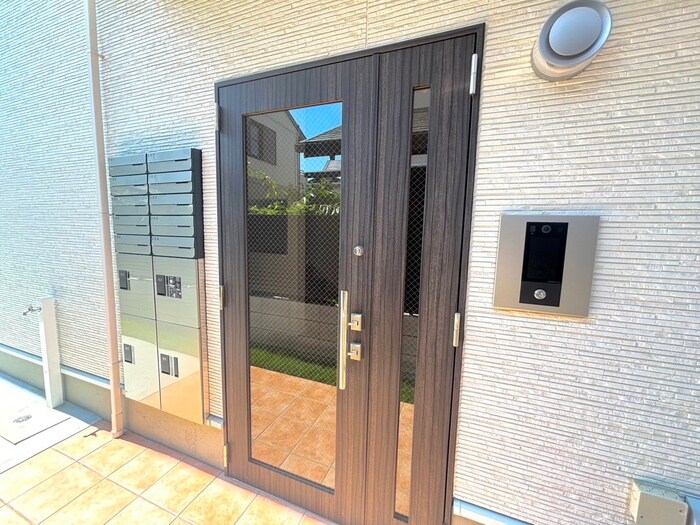 物件外観写真4　(エントランス部分)