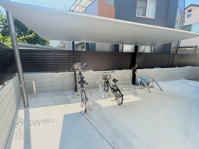 物件外観写真5　(駐輪場)