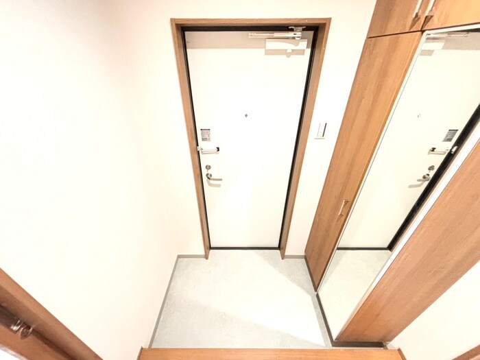 物件内観写真18　(玄関)
