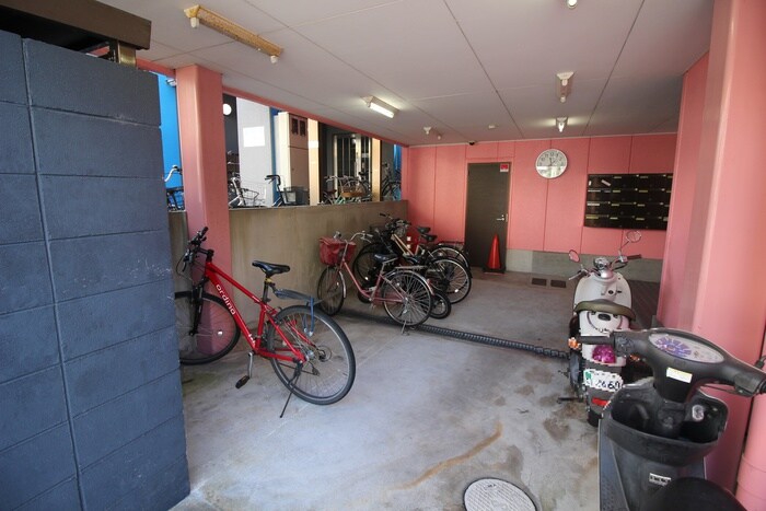 物件外観写真4　(駐輪場)