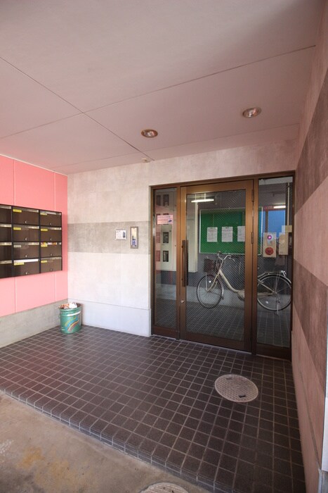 物件外観写真5　(エントランス部分)