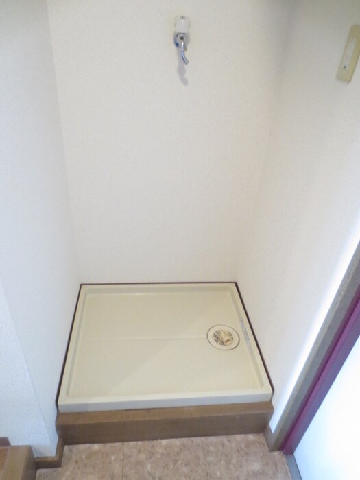 物件内観写真12　(洗濯機置場)