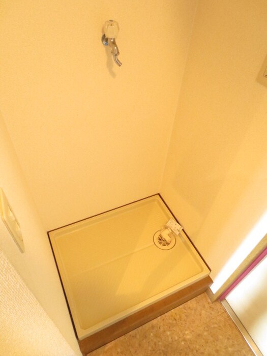 物件内観写真12　(洗濯機置場)