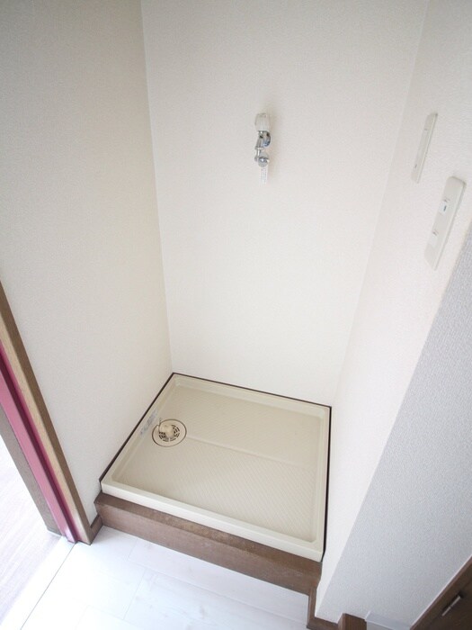 物件内観写真12　(洗濯機置場)