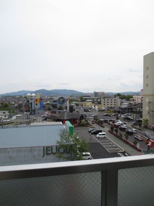 物件内観写真17　(室内からの展望)