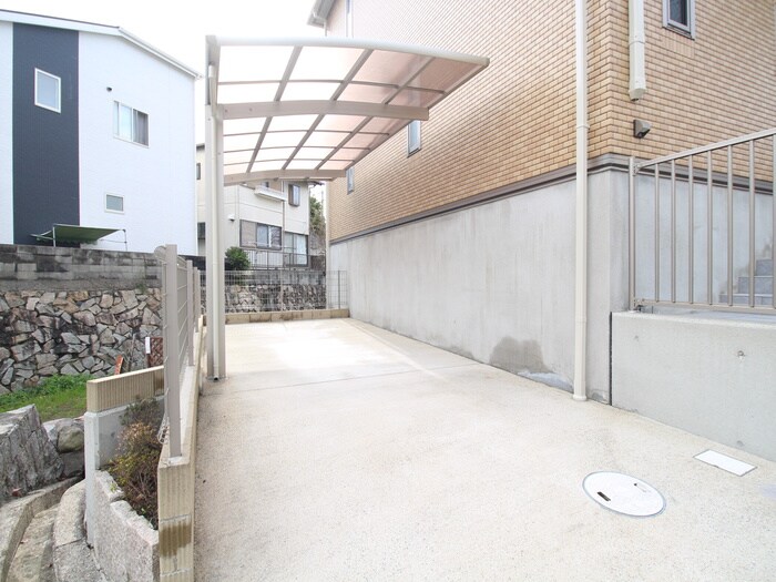 物件外観写真3　(駐車場)