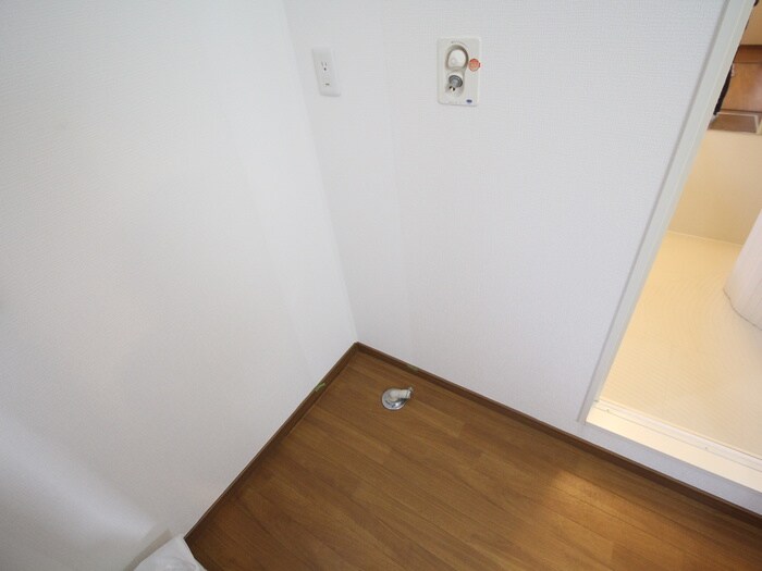 物件内観写真18　(洗濯機置場)
