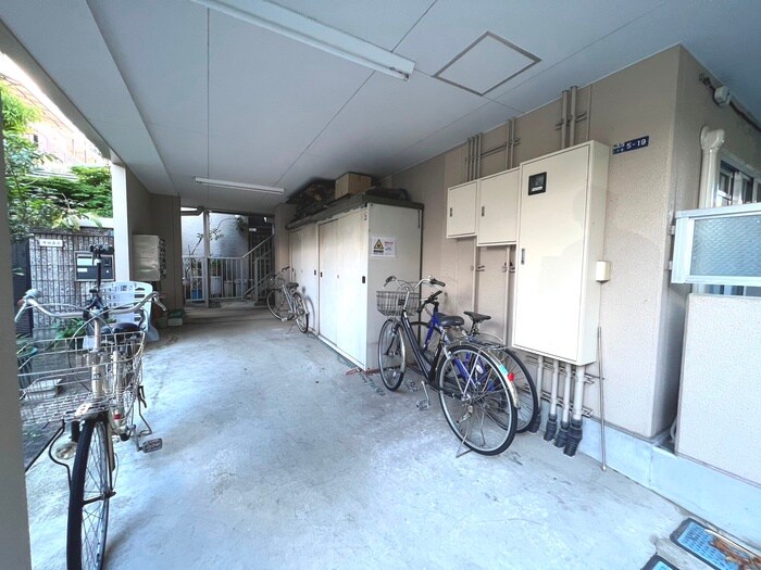 物件外観写真6　(駐輪場)