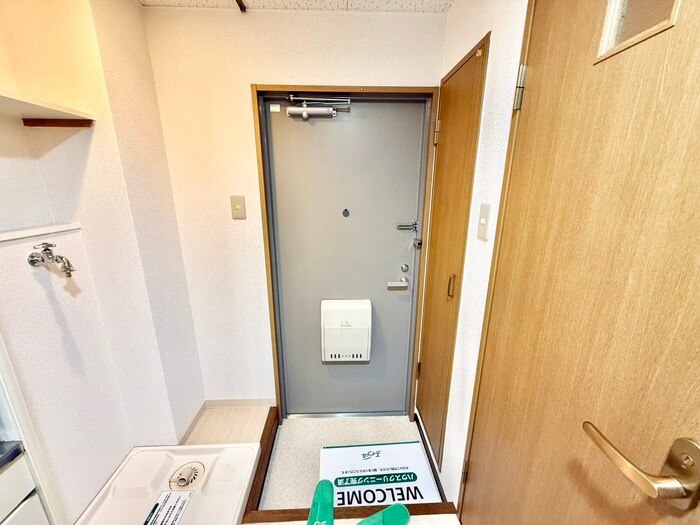 物件内観写真18　(玄関)