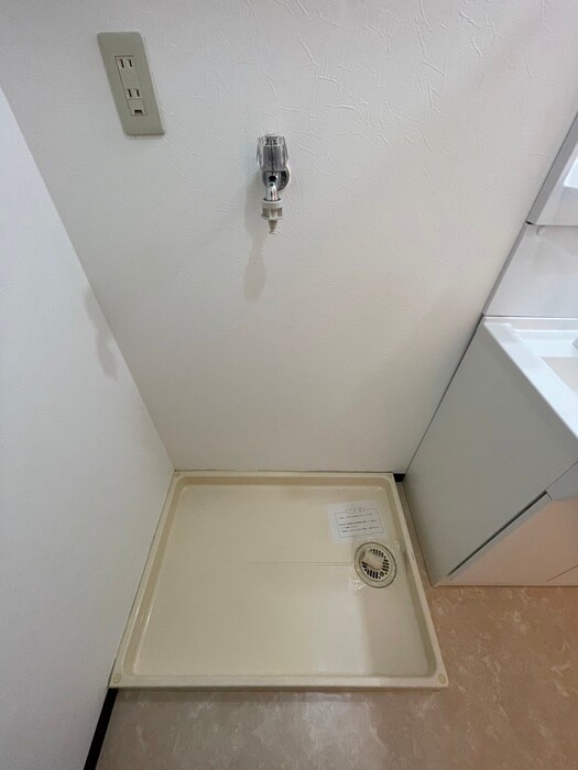 物件内観写真8　(洗濯機置場)