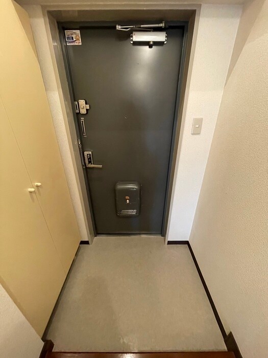 物件内観写真9　(玄関)
