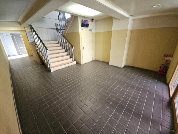 物件外観写真4　(エントランス部分)