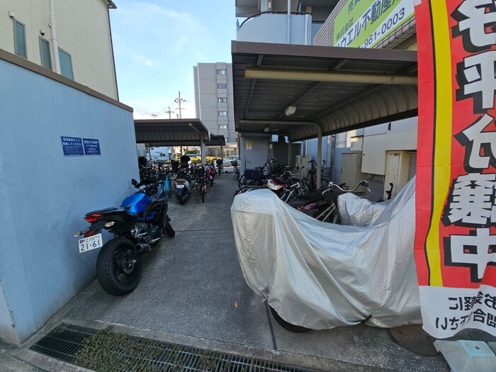 物件外観写真5　(駐輪場)