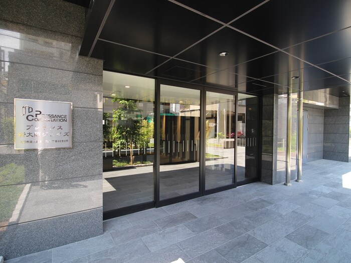 物件外観写真2　(エントランス部分)