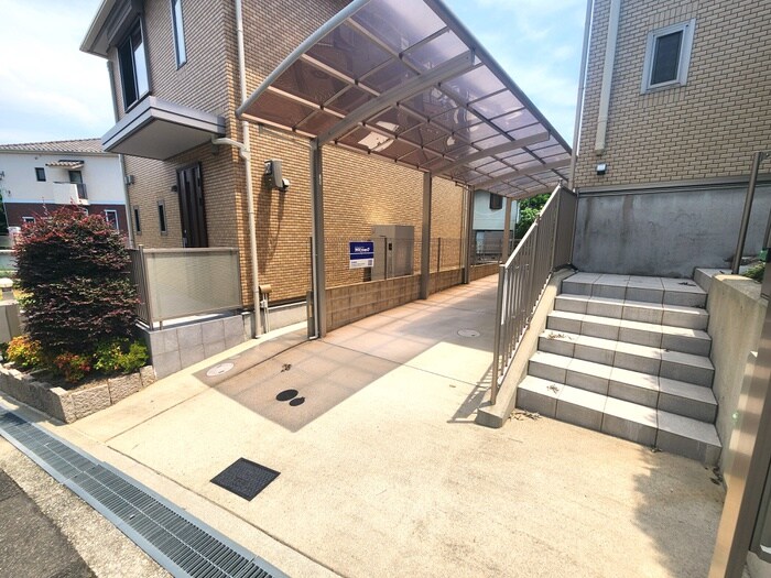 物件外観写真2　(駐輪場)