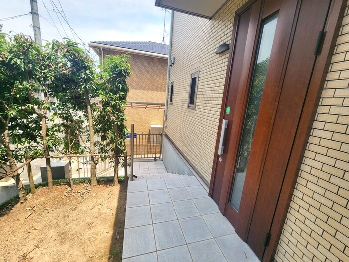 物件外観写真4　(エントランス部分)