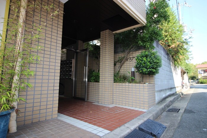 物件外観写真5　(エントランス部分)