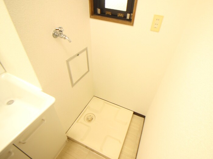 物件内観写真14　(洗濯機置場)