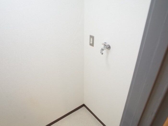 物件内観写真14　(洗濯機置場)