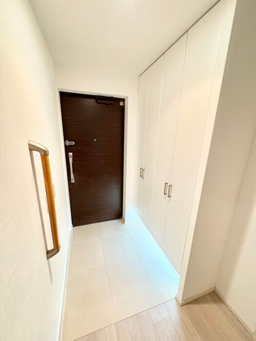 物件内観写真6　(玄関)