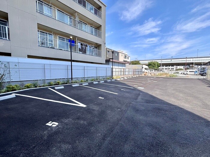 物件外観写真2　(駐車場)