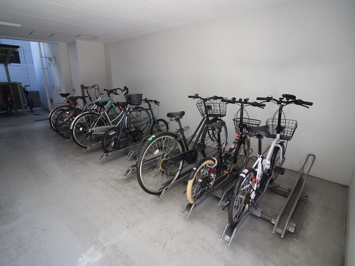 物件外観写真5　(駐輪場)