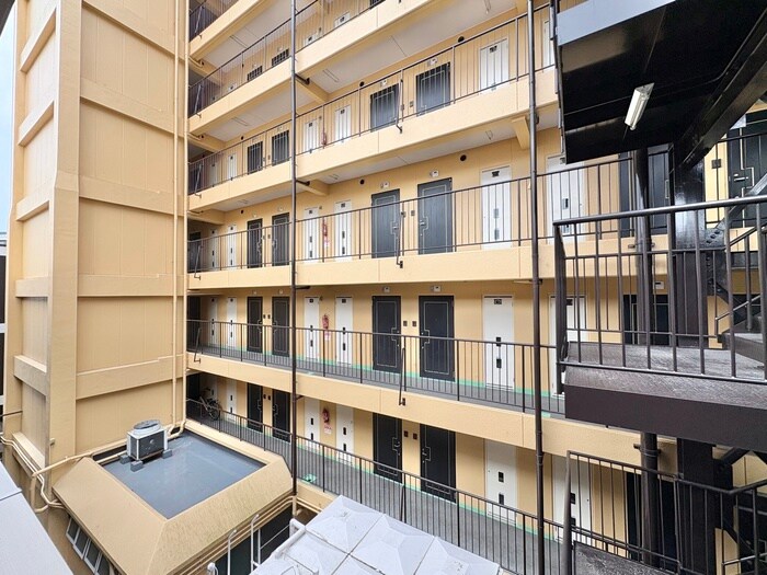 物件内観写真22　(室内からの展望)