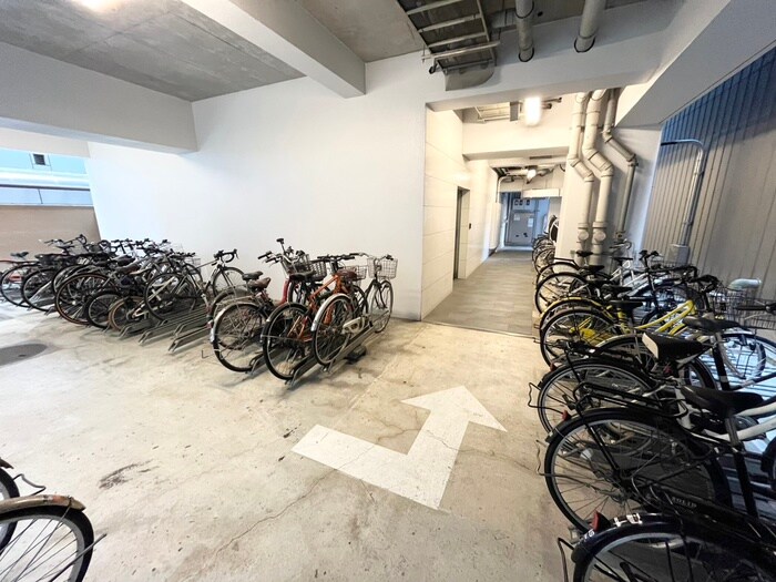 物件外観写真3　(駐輪場)