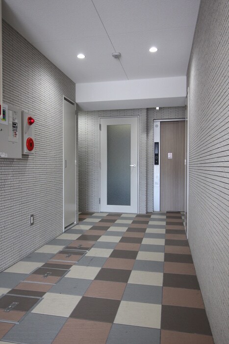 物件外観写真6　(エントランス部分)