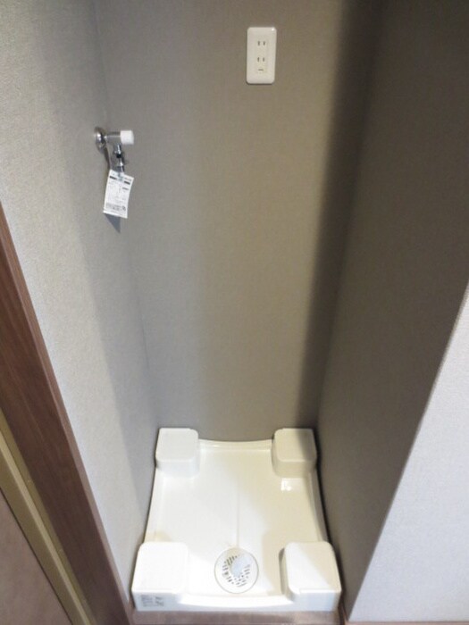 物件内観写真11　(洗濯機置場)