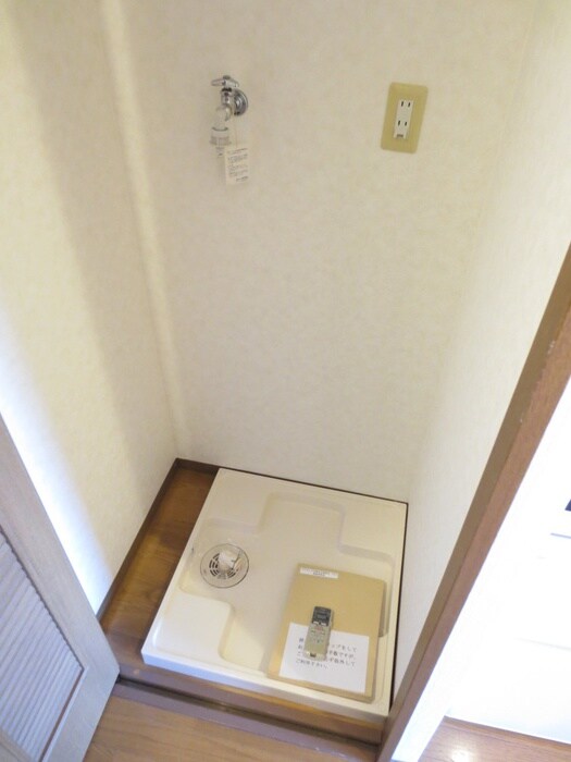 物件内観写真11　(洗濯機置場)