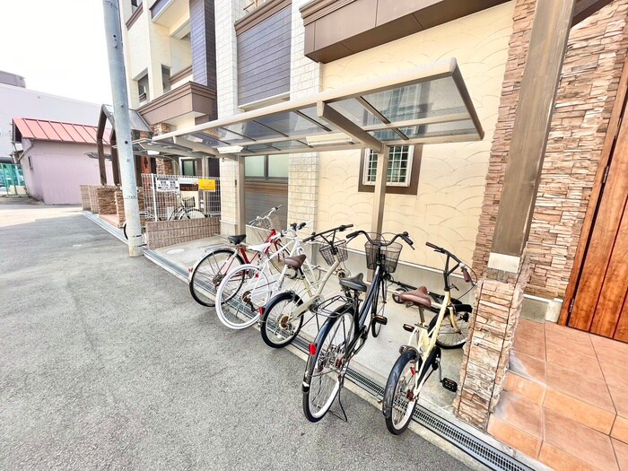 物件外観写真2　(駐輪場)