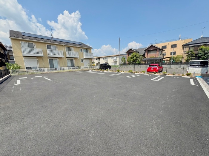 物件外観写真2　(駐車場)