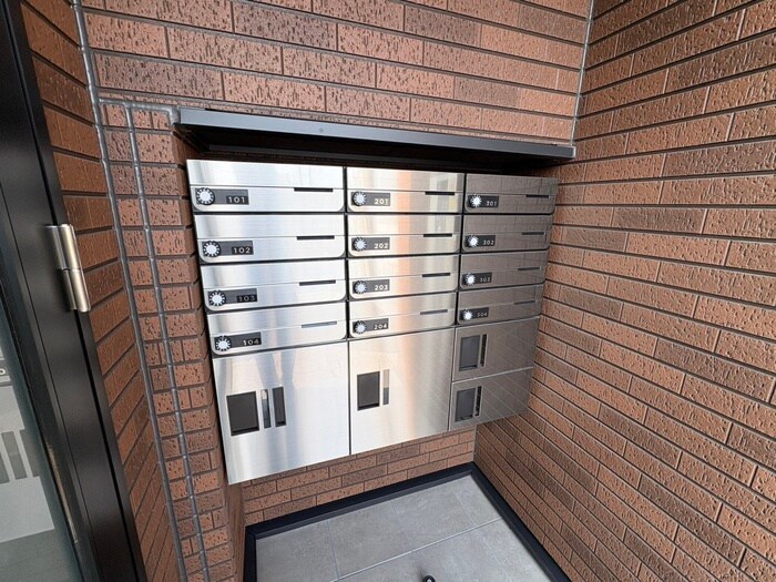 物件外観写真5　(エントランス部分)