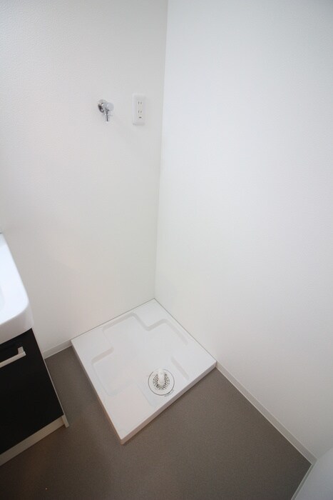 物件内観写真13　(洗濯機置場)