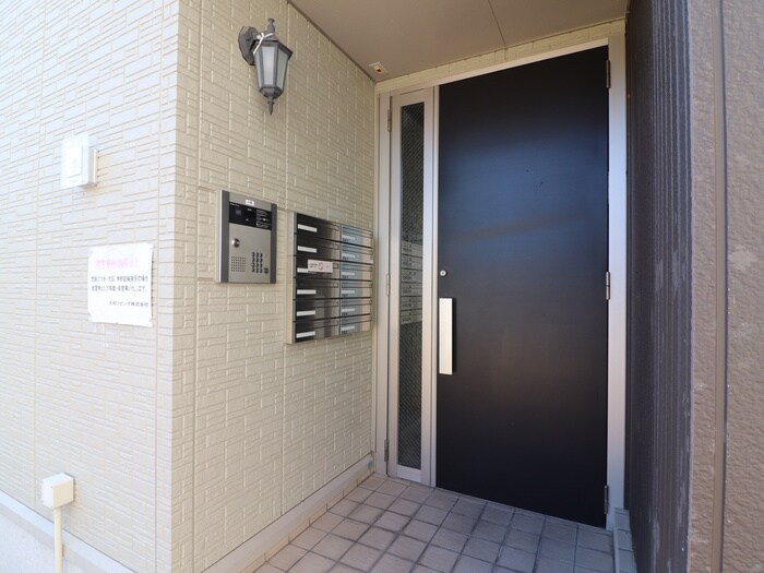 物件外観写真3　(エントランス部分)