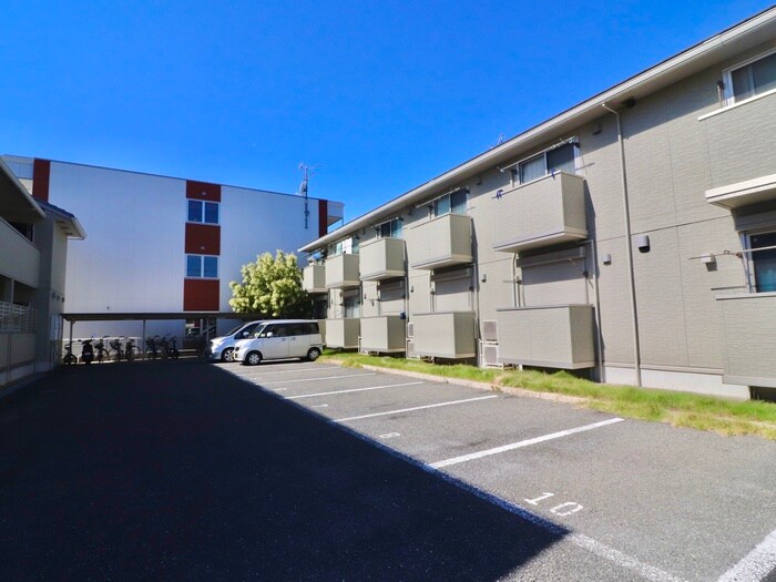 物件外観写真4　(駐車場)